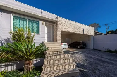 Casa Térrea com Sobrado nos Fundos à venda no Guaíra, 4 Quartos, Área de Churrasqueira e Quintal - R$ 1.200.000 (ACEITA PERMUTA)