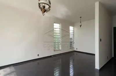 Casa com 3 quartos para alugar no Centro, Jaú 