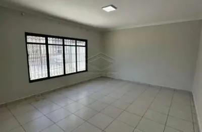 Casa com 3 quartos para alugar na Vila Altinópolis, Bauru 