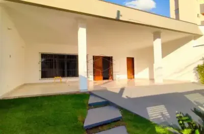Linda casa com 03 dormitórios e edícula no jardim panorama