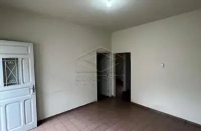 Casa muito bem localizada na rua saint martin, próximo a av. rodrigues alves!