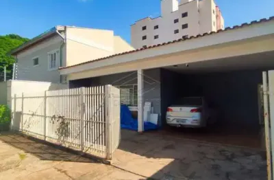 Casa ampla com 03 dormitórios e 3 salas, próx. à av. getúlio vargas