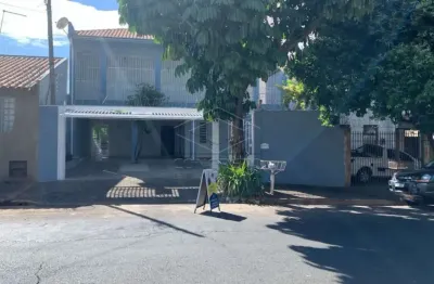 Imóvel comercial com 3 dormitórios e edicula próximo ao confiança max. venda ou locação