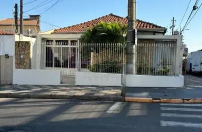 Ótima casa em esquina comercial, ampla e localização privilegiada!!!