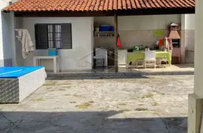Casa com 3 quartos para alugar na Vila Rocha, Bauru 