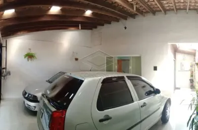 Casa lindíssima!  3 dormitórios (1 suite) - garagem para 2 carros!