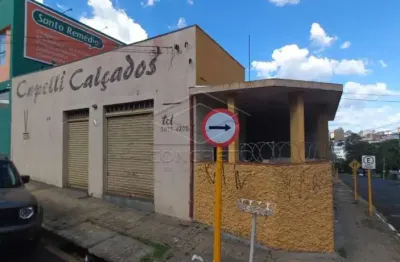 Imóvel de esquina para reforma residencial ou comercial - esquina com o predio do forum