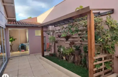 Casa com 3 quartos à venda no Jardim Ipê, Lençóis Paulista 