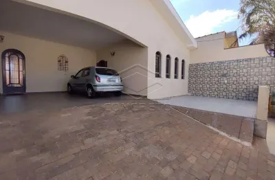 Casa com 3 quartos à venda na Vila Camargo, Bauru 