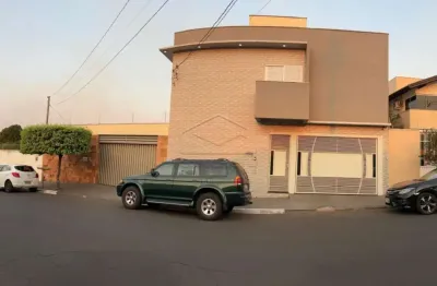 Casa com 4 suítes com ar condicionado, piscina e salão de festas com área gourmet - geisel