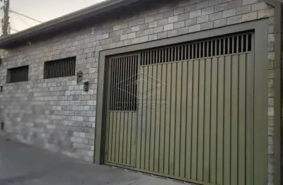 Excelente residência com 03 dormitórios + edícula - vila cardia