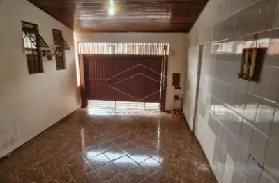 Casa com 03 dormitórios - próxima ao confiança rodoviária
