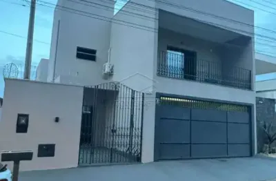 Sobrado exclusivo à venda no jardim márcia em agudos/sp