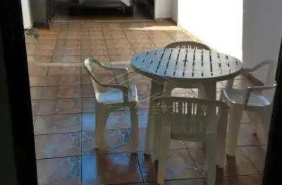 Residência com 02 dormitórios no jardim terra branca