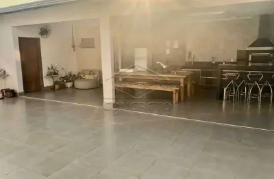 Casa planejada com ótima localização - vila aeroporto!