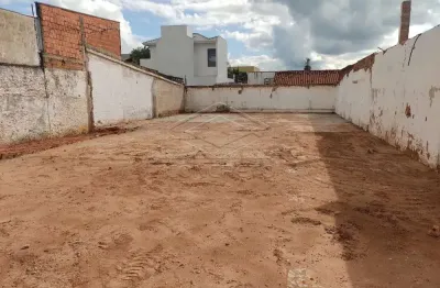 Excelente terreno plano e encaixado, perfeito para barracão ou residência!