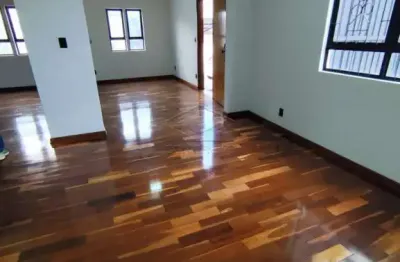 Sobrado com 4 dormitórios sendo 1 suíte, em excelente localização. próximo à av. nossa senhora de fárima, jardim américa - bauru/sp