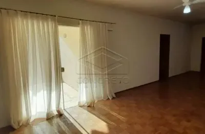 Casa com 4 quartos para alugar no Centro, Jaú 