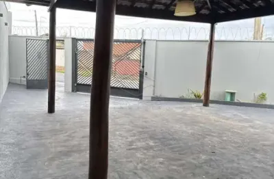 Residência com 3 dormitórios em excelente localização