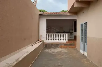 Casa com 4 quartos para alugar no Núcleo Residencial Presidente Geisel, Bauru 