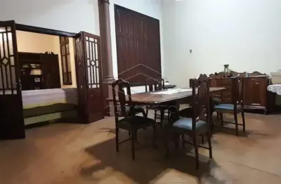 Casa com 3 quartos para alugar no Centro, Jaú 