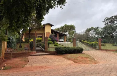 Casa térrea com terreno de 3.000 m² e 585 m² de área construída - shangrilá