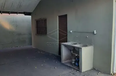 Casa com 2 quartos para alugar na Vila São Paulo, Bauru 