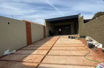 Linda casa com 3 dormitórios garagem ampla e area gourmet