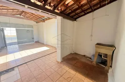 Casa com 2 quartos para alugar no Centro, Jaú 