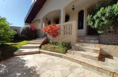 Casa com 4 quartos para alugar no Jardim Alvorada, Jaú 