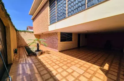 Casa com 3 quartos para alugar na Vila Santa Maria, Jaú 