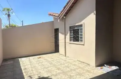Casa ampla com 2 dormitórios e quintal, próximo ao upa e confiança do mary dotta, bauru/sp