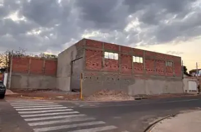 Galpão novo, com 276m² em excelente localização. primeira locação. alto paraíso, bauru/sp