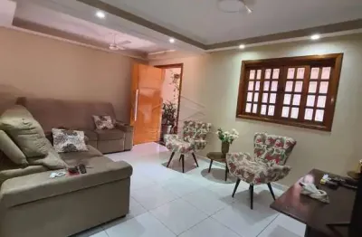 Linda casa com 2 dormitórios - excelente localização