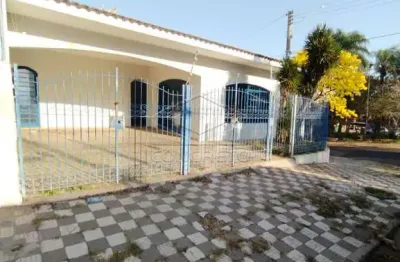 Casa com 3 quartos para alugar na Vila Souto, Bauru 