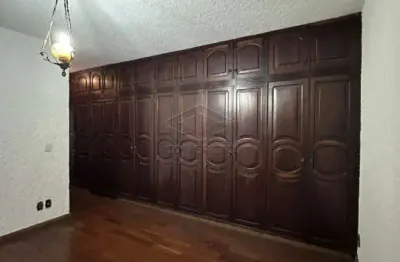 Casa com 3 quartos para alugar na Vila Santo Antônio, Bauru 