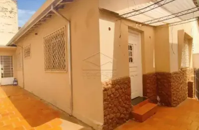 Casa com 2 quartos para alugar no Centro, Bauru 