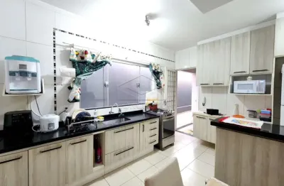 Casa com 3 quartos à venda na Vila Carolina, Bauru 