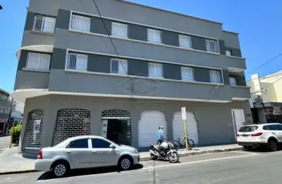 Excelente loja comercial nova e pronta para uso no centro da cidade