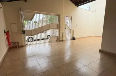 Casa com 3 quartos para alugar na Vila Industrial, Bauru 