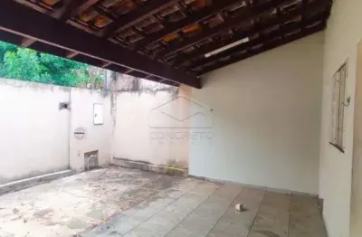 Casa com 2 quartos para alugar na Vila Santista, Bauru 