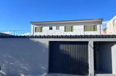 Casa com 4 quartos para alugar no Jardim Vânia Maria, Bauru 