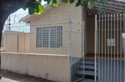 Casa com 3 quartos para alugar na Vila Souto, Bauru 