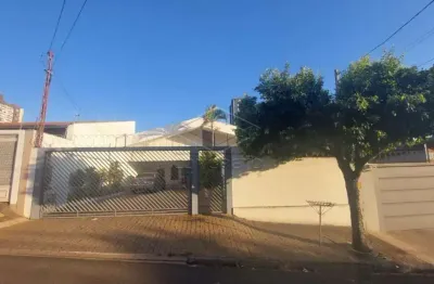 Casa com 4 quartos à venda no Jardim América, Bauru 