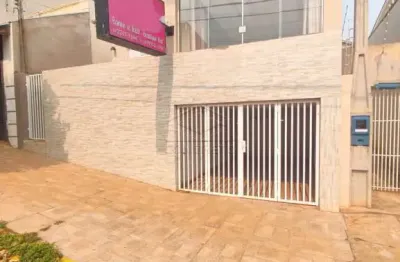 Casa com 04 dormitórios no centro da cidade, comercial ou residencial