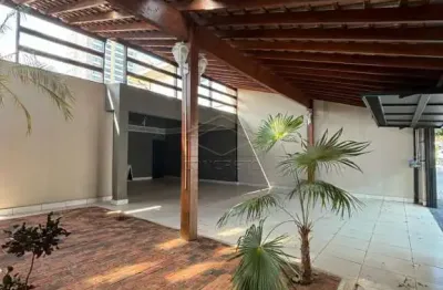 Casa com 3 dormitórios sendo 1 suíte. À 1 quadra da av. Nossa senhora de fátima e gustavo maciel. Jardim estoril, bauru/sp