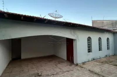 Casa para locação com 3 quartos, sendo 1 suíte e 4 vagas de garagem. Vila souto - bauru/sp