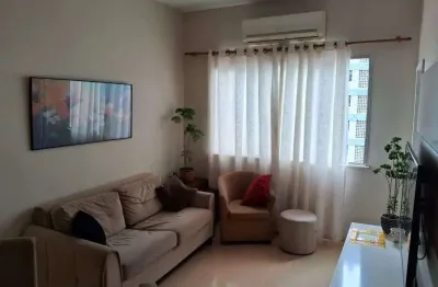 Apartamento reformado | 70 m² | 2 quartos + dependência | silencioso e arejado
