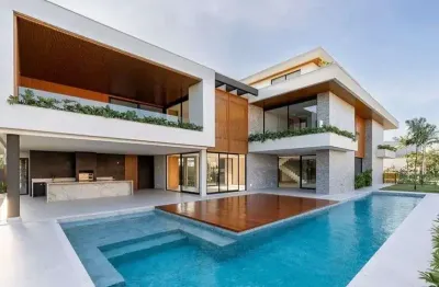 Casa Triplex de Altíssimo Luxo – Projeto Contemporâneo com Vista Privilegiada