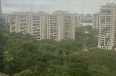 Quatro paredes imobiliária vende excelente sala comercial na barra da tijuca condomínio ceo  pronta para uso! sala com 54m², localizada no 13º anda